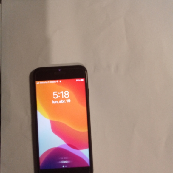 iPhone SE - Picture 3 of 3